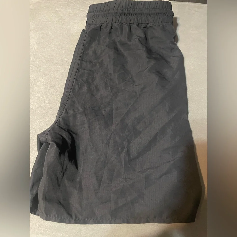 🔴 3/$12 Teen Boy’s Abercrombie Green and Black Shorts! Size 15/16‎
